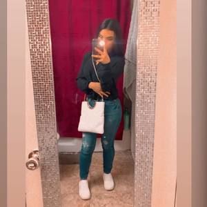 Meet your Posher, Christel